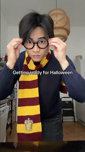 How to use a Harry Potter Scarf