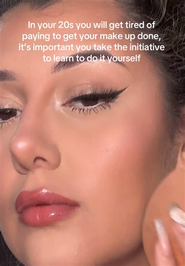 Learn Makeup Techniques for Concerts and Events