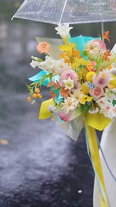 15K views · 199 reactions | Summer color palette朗 #flowerarrangement #floraldesign #makingbouquets #summervibes #summerstyle | FloralSupplies.com | Facebook