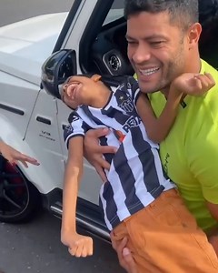 752K views · 10K reactions | Hulk is a legend for this ❤️ (via gledsonparaiba/IG) | ESPN FC | Facebook