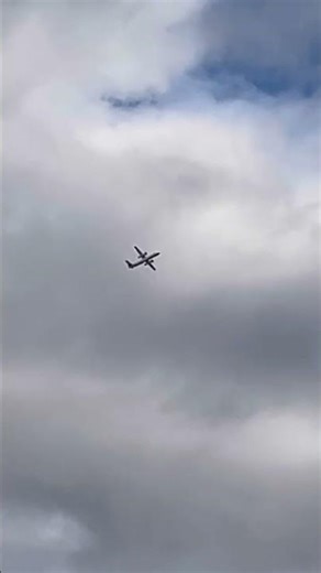 WestJet Dash 8 Q400 Taking off to ￼ Calgary #aviation #airplane #dash8q400 #commercialaircraft