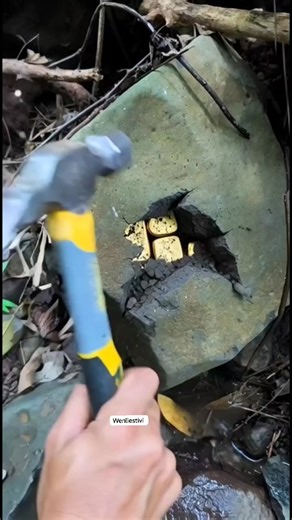 Stone Box formation 😱😍 #mysteriousrock #TreasureMystery 👉Disclaimer: This video is edited and made for entertainment and storytelling purposes only. It does not represent real treasure. Thank you for understanding | Wenlie's Tivi