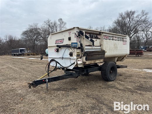 Roto-Mix 414-14B Feeder Wagon | Agriculture
