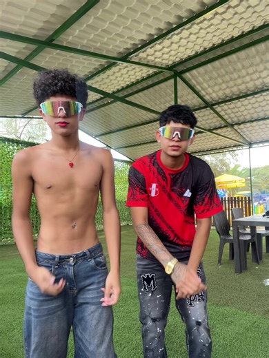 Uno más tieso que el otro@Maikel🌪️ #hermanos | mikel