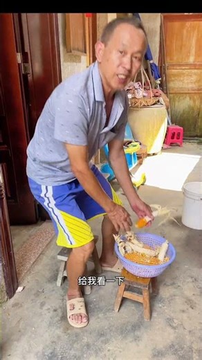 快九个月的宝宝还没有长牙，也没见吃手，但看到什么东西都往嘴里面塞，什么牙胶，磨牙棒都没有买过！小孩长牙不是自然生长的吗？买牙胶可以让他长得快一点啊！宝妈们你们家的宝宝几个月开始长牙的？我开始