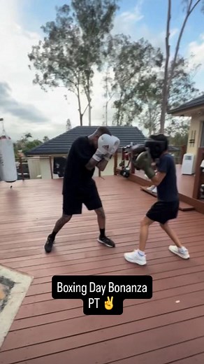 Jacob Ng on Instagram: "Boxing Day Bonanza 🥊 Pt ✌️ A big thank you to all of my clients, I’m truly blessed to be living my dream 🙏 If you want to get fit in 2026, learn the art of boxing, or just punch on… I got you covered 👊 #boxingdaybonanza #part2 #boxingcoach #clients #sparring"