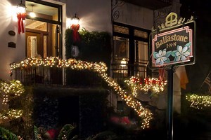 Savannah's a beautiful city year-round, but add holiday lights, cheer and mistletoe and you've got a vacation you won't easily forget! #VisitSavannah | Visit Savannah