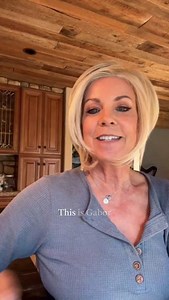 ✨ Susan showcases the stunning Glamorize Always by Gabor in Biscuit! 😍 With its perfect length and effortless style, Glamorize Always is the ultimate summer companion. We can't wait to hear how this wig performs in the face of humidity. Will it stay flawless and fabulous? We'll find out soon! Stay tuned for Susan's vacation experience! Let's discover the longevity of #GaborWigs together. 💫✨ #GlamorizeAlwaysbyGabor #GaborBiscuit #Humidityandwigs #SummerAdventure #WigJourney #StayTuned #WigLove 