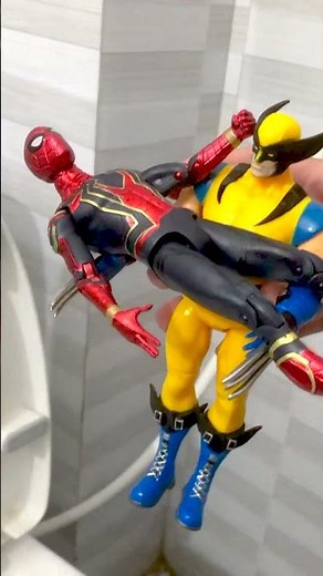 Wolverine saves Spider Man after Shin Sonic hits him - Avengers, Marvel toys #toys #spiderman