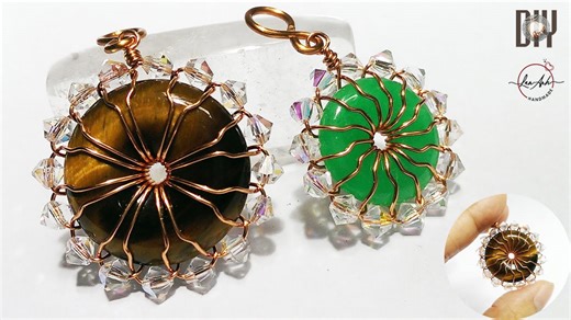 Simple flower pendant with donut stone and crystal beads 380