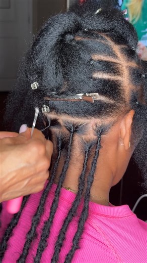 AminaSlayedIt Luxury Locs on Instagram: "New year, New skill unlocked 🔐 … Comment TEACH ME to learn my exclusive install technique so you too can be slaying all 2026! What to Expect: • Learn my exact technique to achieve natural-looking installs • 9 in-depth modules covering tools, parting, install, care & removal • Bonus cheat sheets, branded checklists & insider tips • Certificate upon completion • Exclusive opportunity to become a Certified AminaSlayedIt Technician HAIR DEETS: 💐4 Bundles (1
