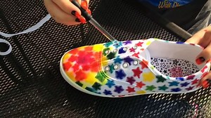 DIY Sharpie Tie Dye Shoes─影片 Dailymotion