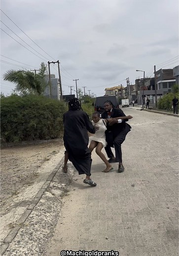 Hilarious Public Photoshoot Prank Encounter