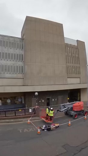 StreetArtGlobe ™ 😱 on Instagram: "Doodling with @mrdoodle 🌀🥰"