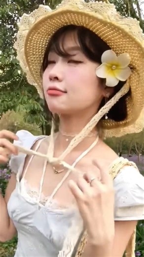 Realistic frangipani design, lightweight feel: this hair clip blends nature’s beauty with everyday wear. 🌿💖 Shop Now🛒https://cutt.ly/drUrFGFW #FrangipaniHairClip #TropicalHairAccessory #SummerBloom #SweetStyle #FlowerPin | DHgate