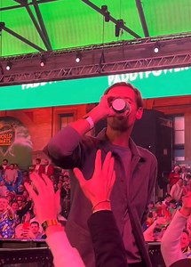 Crouch is loving the Darts 🤣🤣🤣 #Pompey #petercrouch #football #darts #fblifestyle | Pompey_fan_page