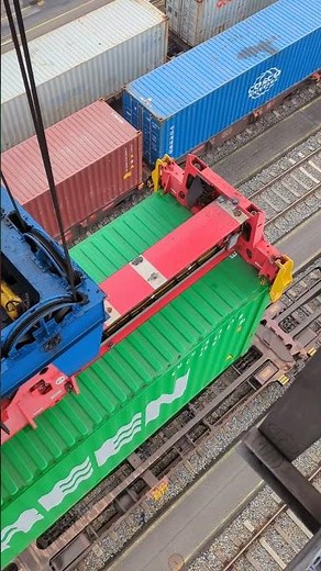 HHLA Impressions | Rail crane at our Container Terminal Tollerort in Hamburg