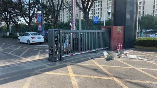 Sliding shrinkage gate Multi-scene industrial door #slidinggate #barriergate #manufacturing #gate #shrinkagegate #boombarrier #swinggate #industrialdoor