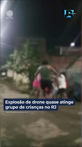 As facções criminosas estão usando drones para atacar grupos rivais no Rio de Janeiro. Somente nesta semana, dois ataques com explosivos foram registrados em diferentes regiões da cidade. No caso mais recente, a explosão quase atingiu um grupo de crianças. 👉 Veja essa e outras notícias em R7.com/JornalDaRecord #JornalDaRecord #JR24H