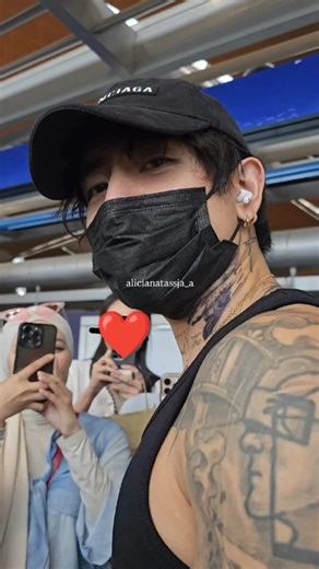 Fandprbrasil 🇧🇷 on Instagram: "Ian said goodbye to Malaysia today ❤️🥹✨ Even while ill and recovering from a sore throat, he remained charismatic and kind. At the K-spark show, he thanked the Malaysian Dreamers for their warm welcome and also mentioned remembering the Dreamers who always greet him at the airport. We wish our dear Ian a speedy recovery, and yes, you were amazing at the performance, I'm so proud of you @dprian 🫵🏻👏🏻😭❤️🔥 CR: wantihani (Story IG)/ jiyaa (Story IG)/ jovue_chen