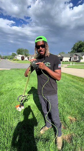 NEVER STRUGGLE AGAIN!! How To String Your Trimmer Fast and Easy! With the The Best trimmer head on the market, Echo Speedfeed 400 and 450!! 💪🏾 #zachslawncarellc #lawncare #lawntok #howto #fyp