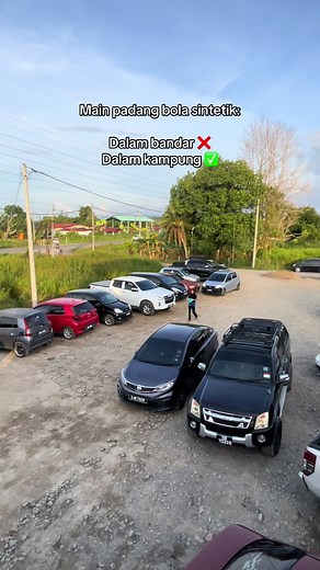 Padang Bola Sintetik di Kampung Benoni