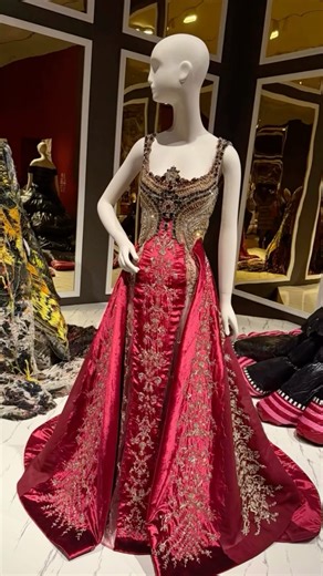 @yung_prophetttt on Instagram: "full moon tonight 3 days lil three day Renaissance 4 all God’s children make it counttt. #fullmoon #renaissance #hautecouture #italianfashionhouses #medicis"