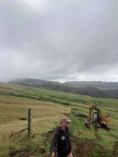 Clumsy Digger Experience in Hill Country Fencing