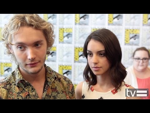 Adelaide Kane and Toby Regbo Interview - Reign (CW) Season 2