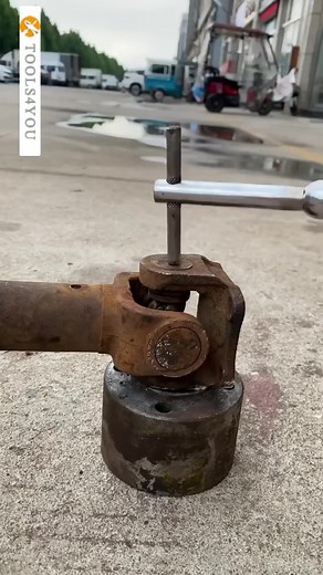 Remove the rusted drive shaft #viralreels #reelsviral #fypシ゚ #viral | Tools4You
