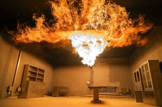 Qu'est-ce que le "flashover", phénomène qui a embrasé le bar Le Constellation? | RTS