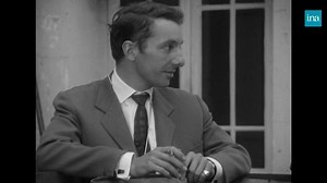 CARTOUCHE 🛞. Profitant d'une pause lors du tournage de son film d'aventures "Cartouche" en 1961 avec Jean-Paul Belmondo, Claudia Cardinale et Jean Rochefort, le cinéaste Philippe de Broca évoque le personnage de Cartouche, brigand anarchiste du début du XVIIIème siècle qui a réellement existé mais qu'il a réinventé pour le film sans se préoccuper de vérité historique. | INA