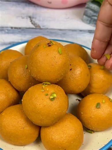 Easy Besan Ladoo Recipe: Quick Indian Dessert