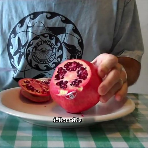 Unlock Pomegranate Secrets: Easy Cutting & Seed Removal Hack! #shorts