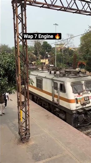 #song #hindisong #bollywood #love #bollywoodsongs #train #railtrack #traintravel #railway #train