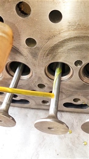 engine head valve fitting#shortsfeed​#skills​#reels​ #reel#mechanic#automobile #viral##youtubeshorts