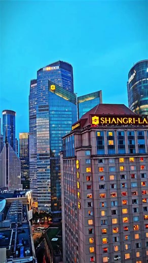 Welcome to United States of America 😍❤️🇺🇸 #unitedstates #city #estadosunidos #foryou #fyp Chicago, travel Chicago, winter road trip in Chicago, scenic city winter drive, snow drive, Trump International Hotel & Tower Chicago, London House Chicago