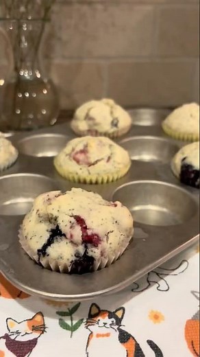 Bakery style poppy seed muffins with blueberries & raspberries 💌 #muffinrecipe #homemademuffins