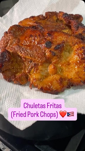 Let’s make some Chuletas Fritas (Fried Pork Chops). This one right here is gonna hit every single time! With some white rice & beans…omg 🔥 CLASSIC! Ingredients: Mojo Criollo (if you don’t marinate overnight, you can either leave this out OR be sure not to put to much as the liquid will pop in the oil) Adobo Garlic Powder Onion Powder Oregano Paprika Sazon Black Pepper Salt-Free Adobo - this is optional but I’ve been obsessed with this lately! I feel like it adds so much flavor without the added