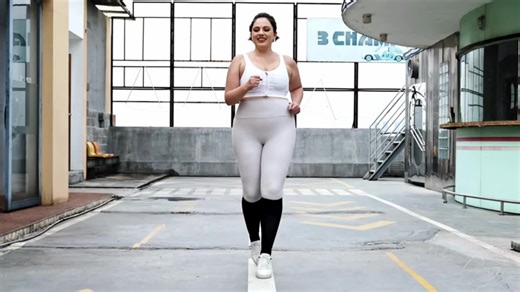 video, ISUNIE Plus Size Compression Socks for Men and Women-3 pairs Sport Stockings Support for S...