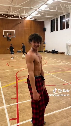 6'0 Basketball Player Dunks with Incredible Skill