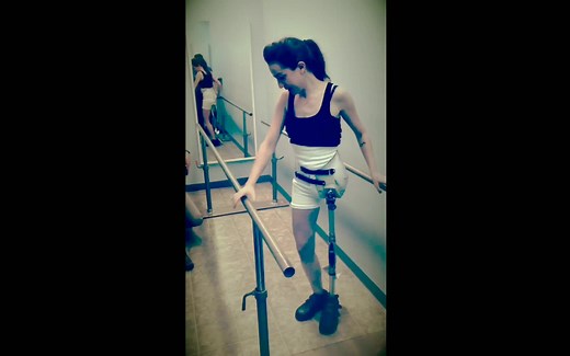 第一次用两条腿走路