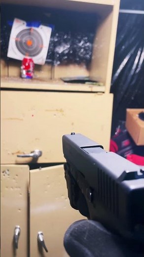 Umarex GLOCK 17 air pistol (power, strength, precision) and its ability to perform on metal doors