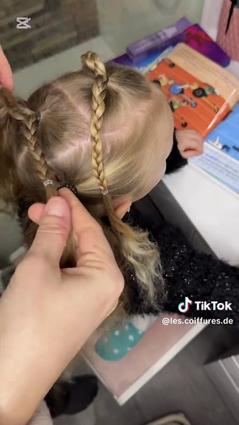 Coiffure facile pour cheveux frisés des enfants