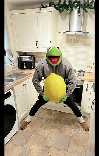 East London Comedy with Kermit and Tea