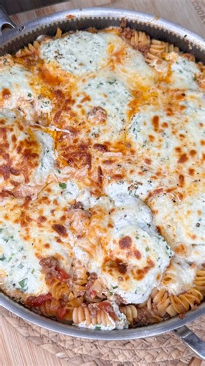 Easy and cheesy https://melissajorealrecipes.com/easy-cheesy-rotini-bake/ #pastabake | Melissajorealrecipes