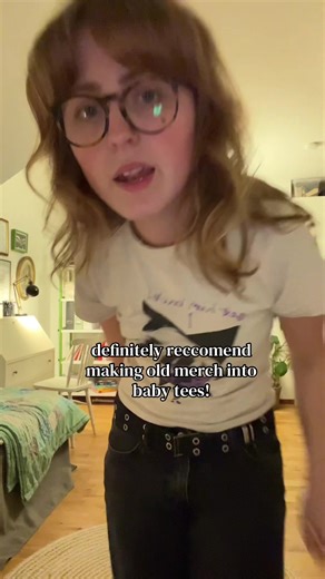 i never end up wearing tshirts out of the house cause i feel like a twelve year old boy but this is SICK #fangirl #sewin #merch #diy #tutorial ?