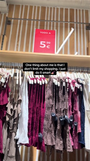 Spain really understood the assignment 💸 Intentional spending means getting better value for your hard earned money 🫰🏼 #intentionalspending #moneyinyour20s #discountshopping #livingwell #savingmoney