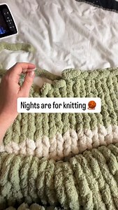 Beginner-friendly blanket pattern worked out! . Going to make a video course teaching how to finger knit a blanket for complete beginners! . Blankets are the perfect gateway to finger knitting! 🧶 . . . . #fingerknitting #forevercozyknits #tutorial #diy #pattern | Forever Cozy Knits