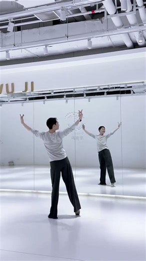 Learn this walking dance and dance it with your good friends during the Spring Festival#If